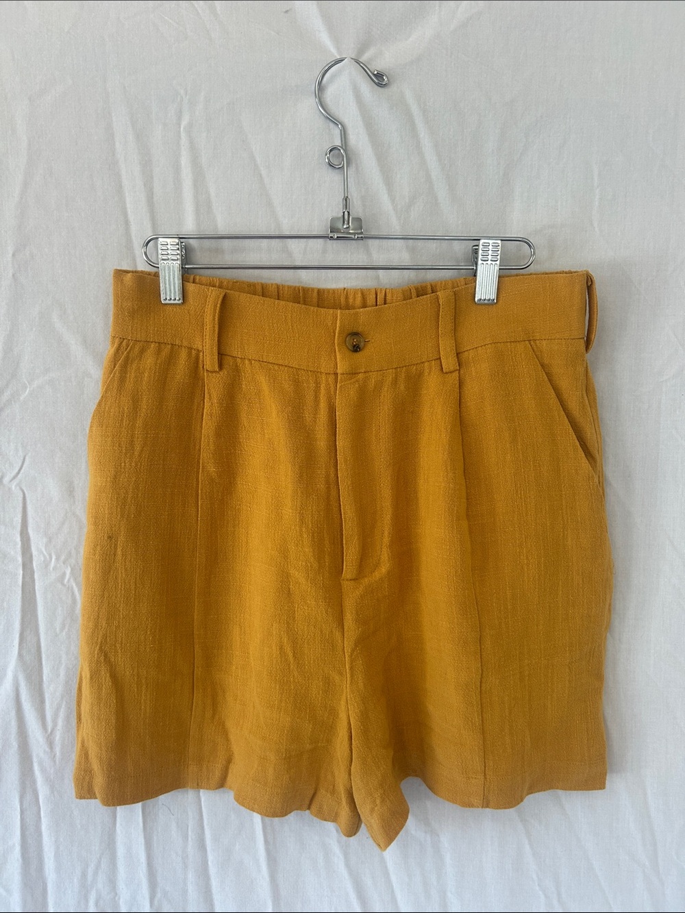 New With Tags Walter Baker Casual Linen-Blend Shorts in Mustard
